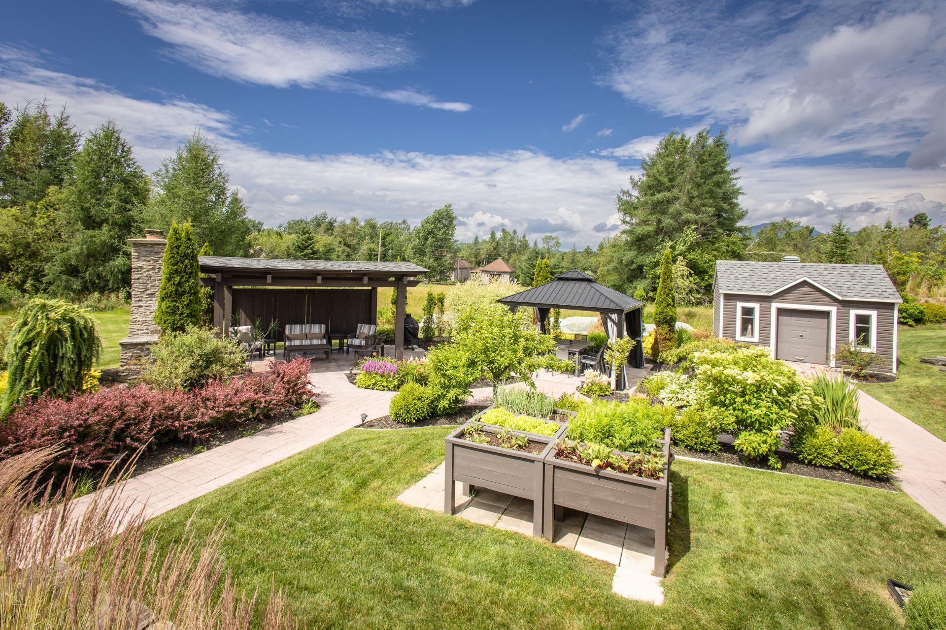 









262


Rue du Pic-du-Lynx

,
Magog,




QC
J1X0E5

