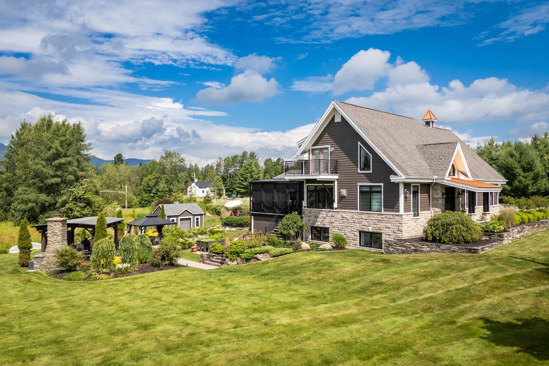 









262


Rue du Pic-du-Lynx

,
Magog,




QC
J1X0E5

