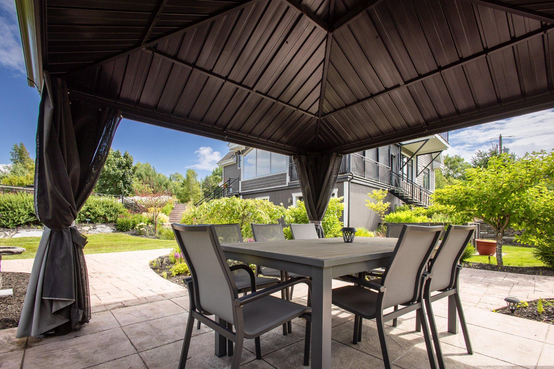 









262


Rue du Pic-du-Lynx

,
Magog,




QC
J1X0E5

