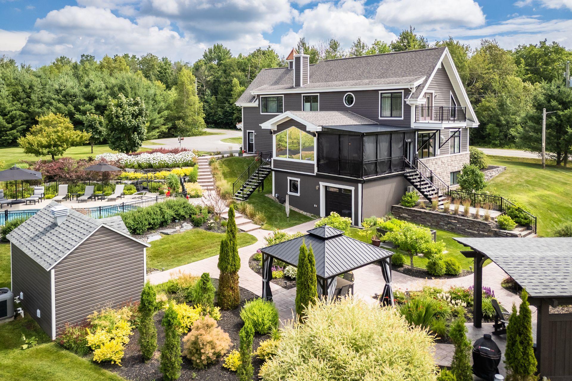 









262


Rue du Pic-du-Lynx

,
Magog,




QC
J1X0E5

