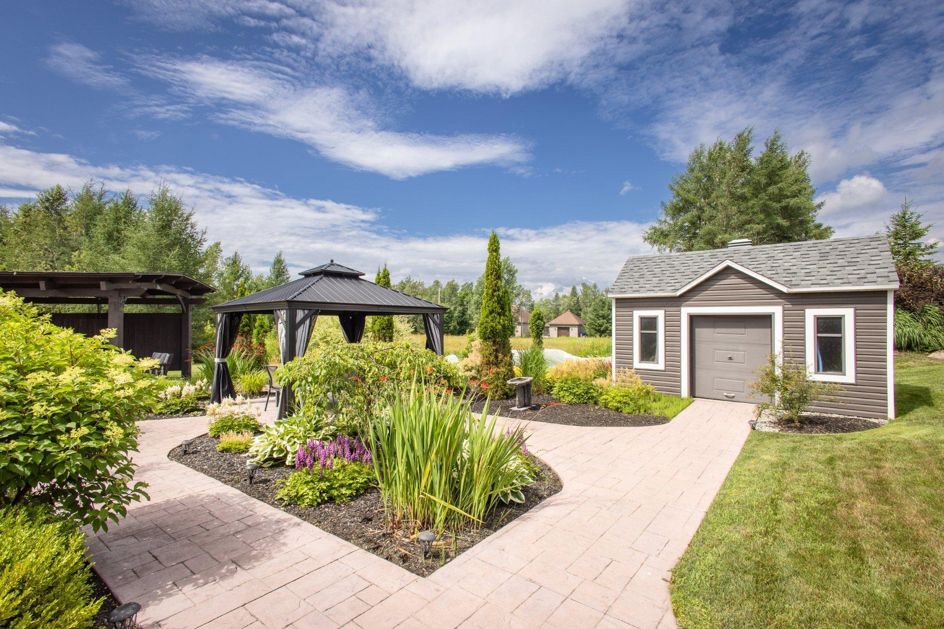 









262


Rue du Pic-du-Lynx

,
Magog,




QC
J1X0E5

