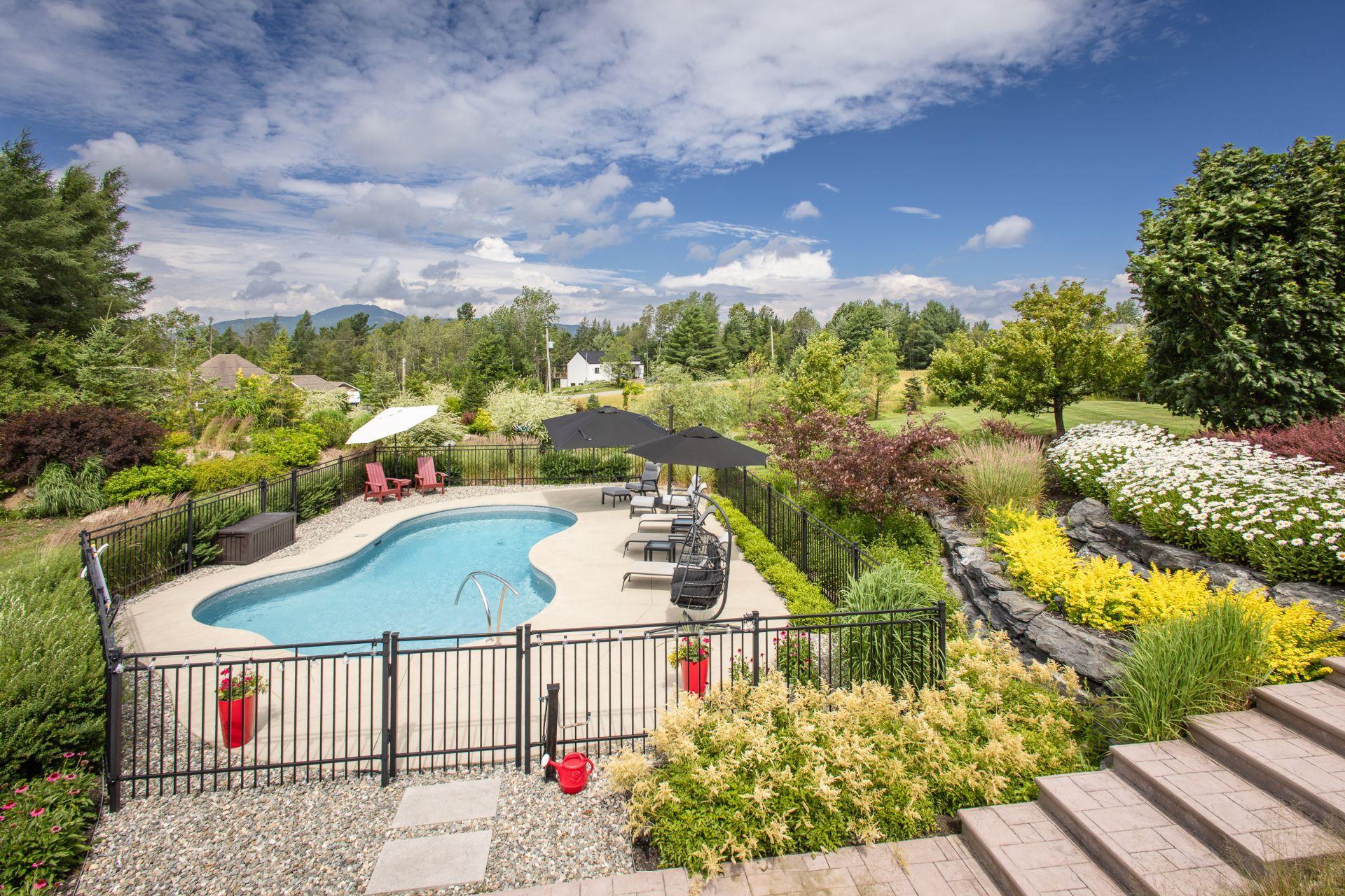 









262


Rue du Pic-du-Lynx

,
Magog,




QC
J1X0E5

