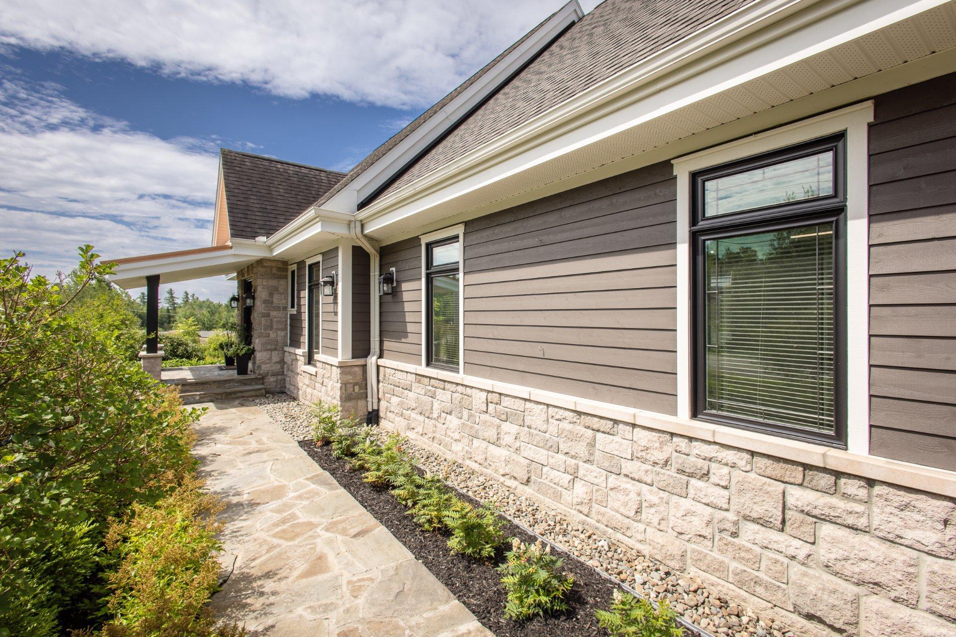 









262


Rue du Pic-du-Lynx

,
Magog,




QC
J1X0E5

