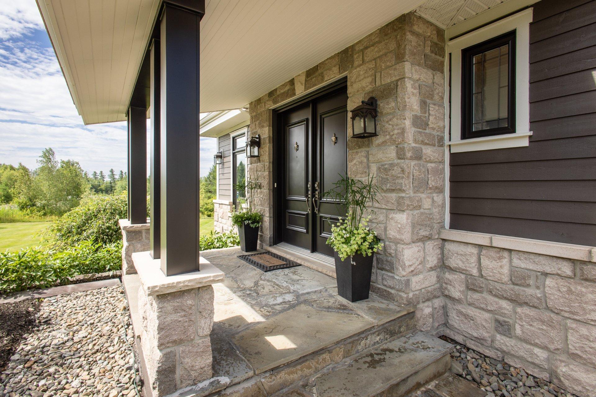 









262


Rue du Pic-du-Lynx

,
Magog,




QC
J1X0E5

