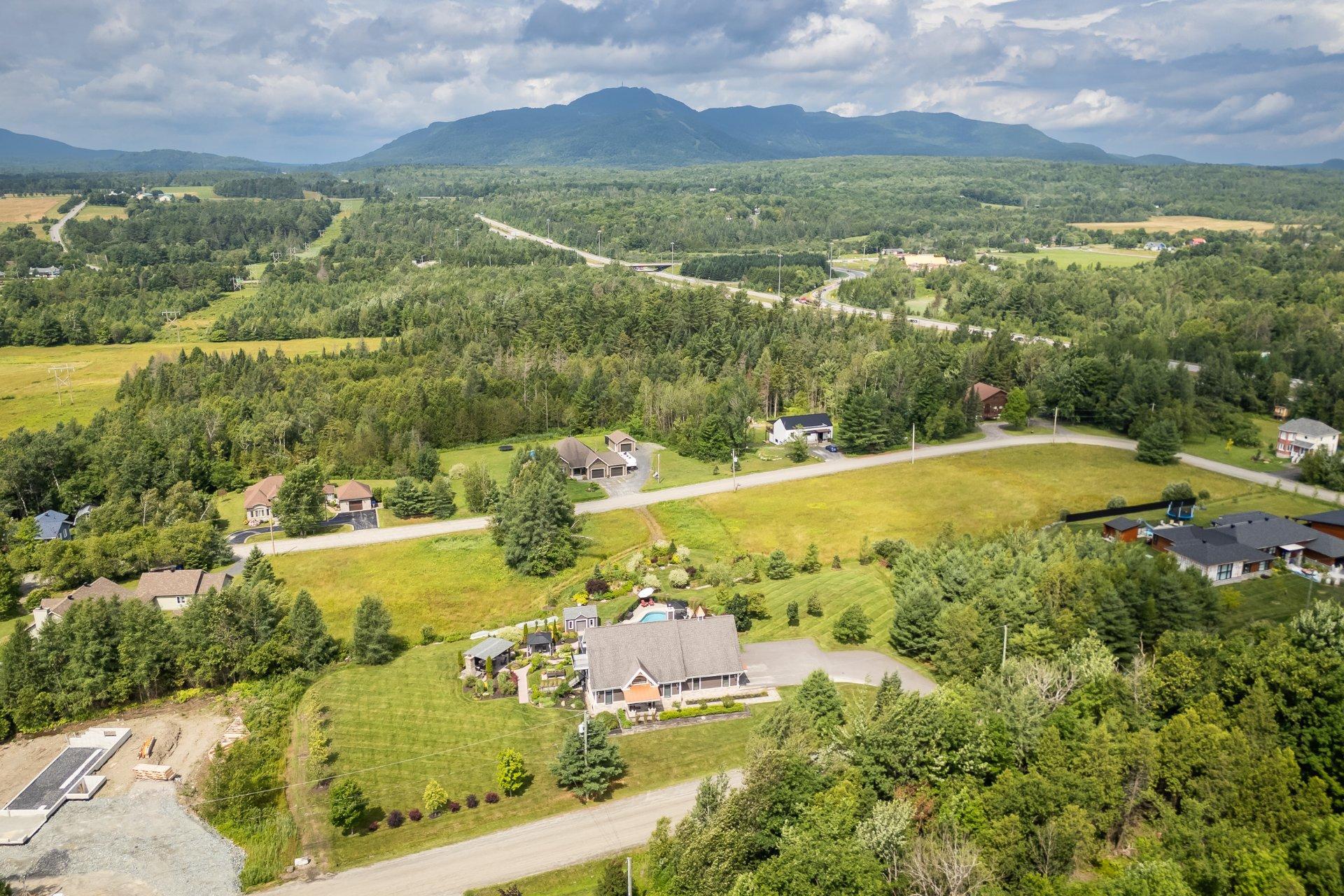 









262


Rue du Pic-du-Lynx

,
Magog,




QC
J1X0E5

