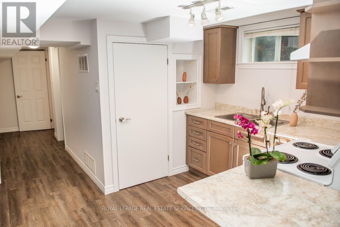 












LOWER LEVEL - 5 MAPLE COURT

,
Bradford West Gwillimbury,




Ontario
L3Z2C2

