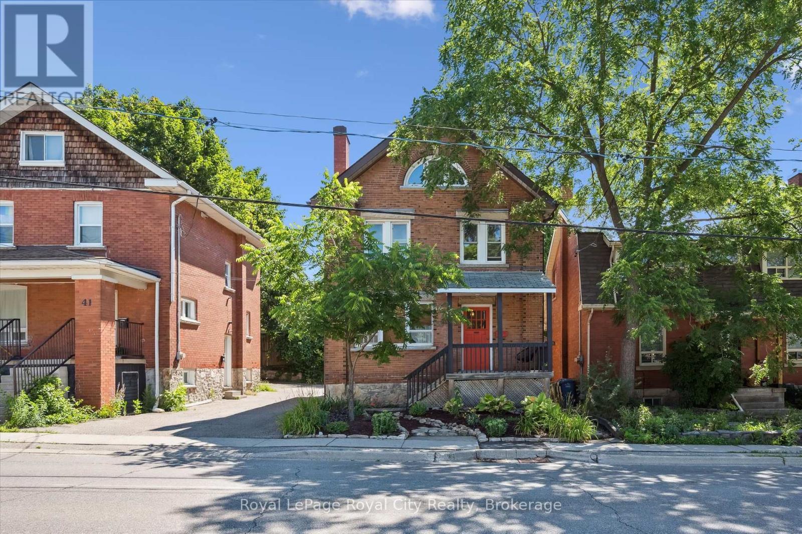 












33 ERAMOSA ROAD

,
Guelph (St. George's),




Ontario
N1E2L4

