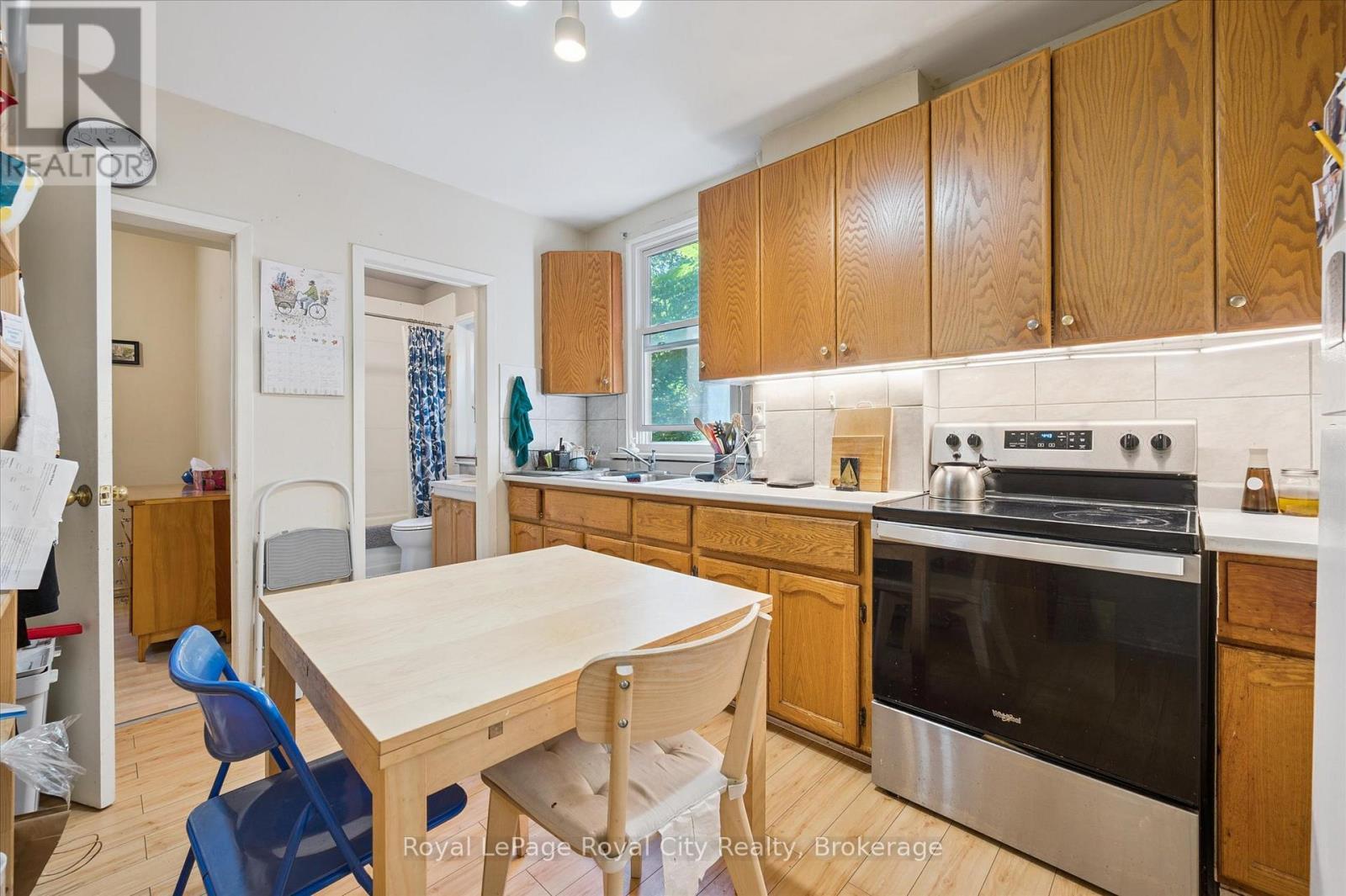 












33 ERAMOSA ROAD

,
Guelph (St. George's),




Ontario
N1E2L4

