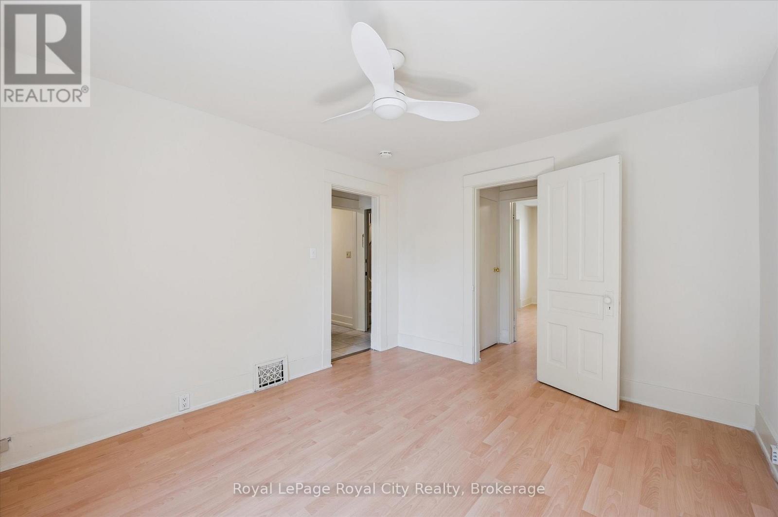 












33 ERAMOSA ROAD

,
Guelph (St. George's),




Ontario
N1E2L4

