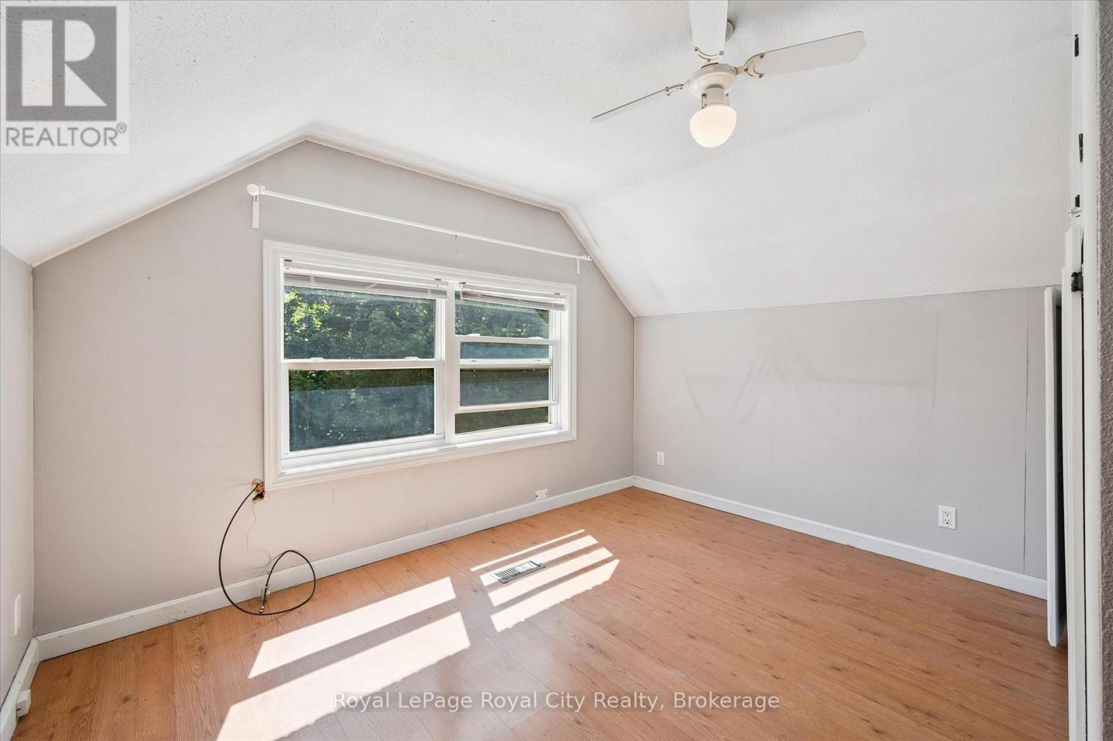 












33 ERAMOSA ROAD

,
Guelph (St. George's),




Ontario
N1E2L4

