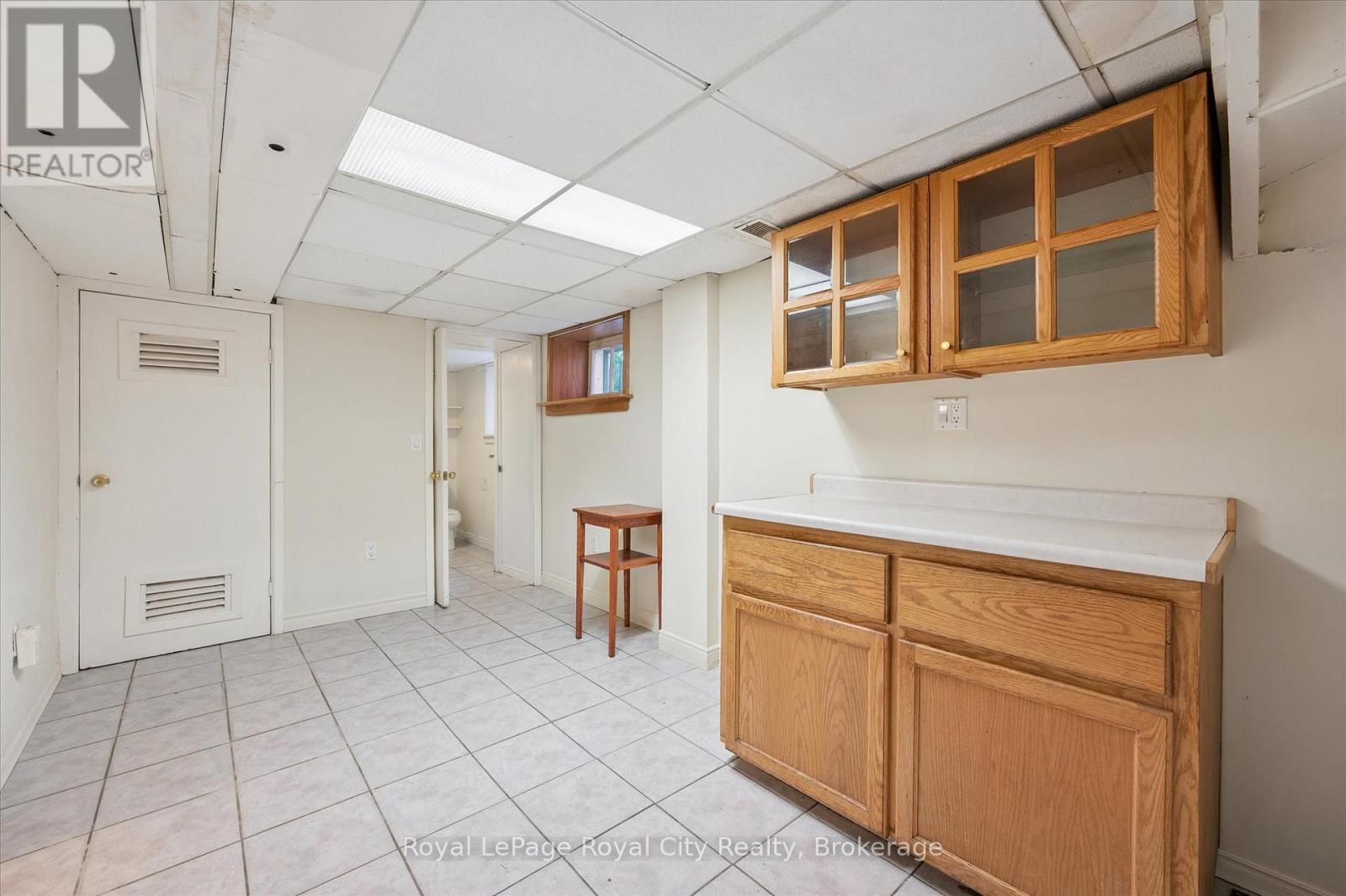 












33 ERAMOSA ROAD

,
Guelph (St. George's),




Ontario
N1E2L4

