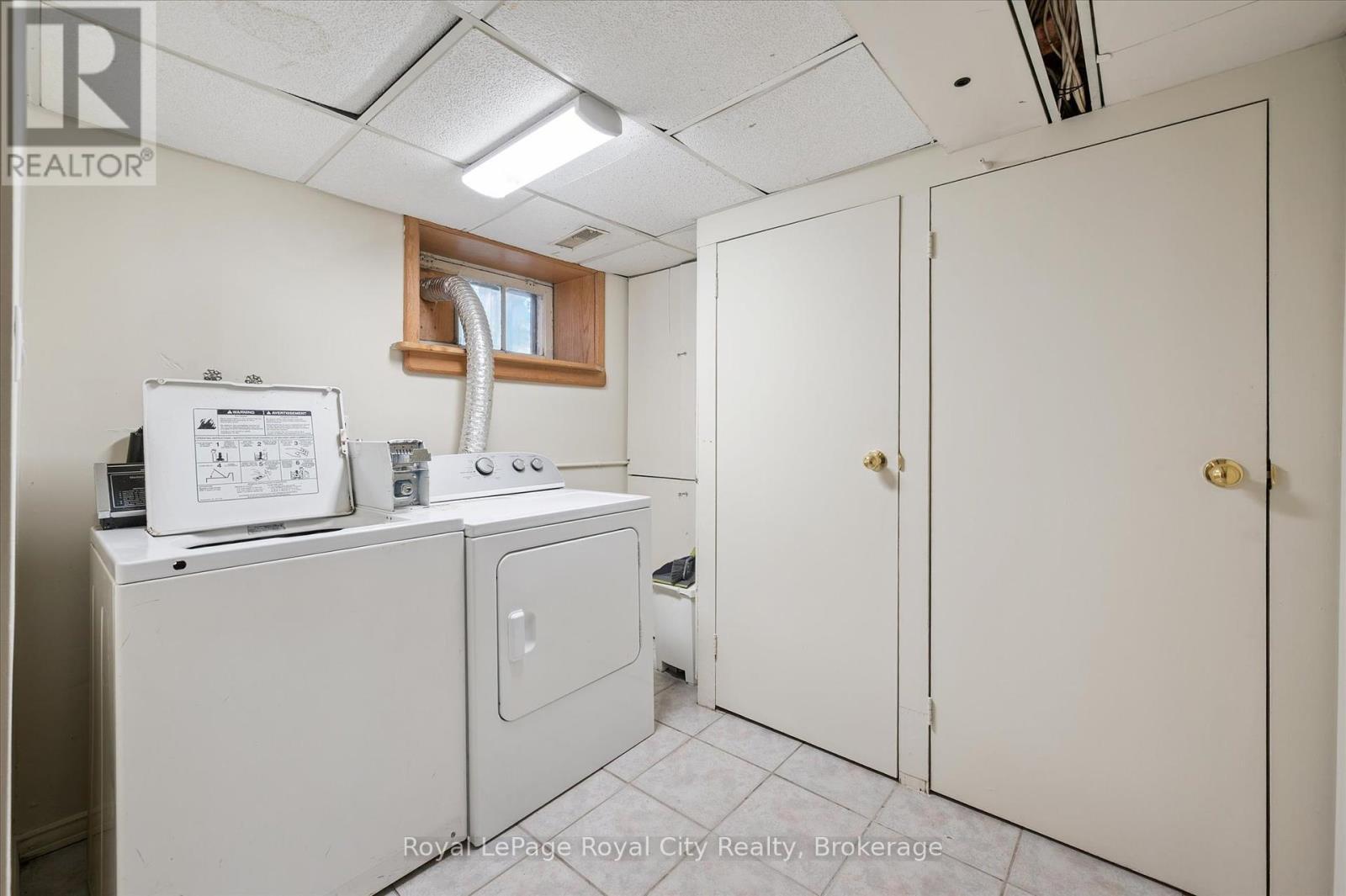 












33 ERAMOSA ROAD

,
Guelph (St. George's),




Ontario
N1E2L4

