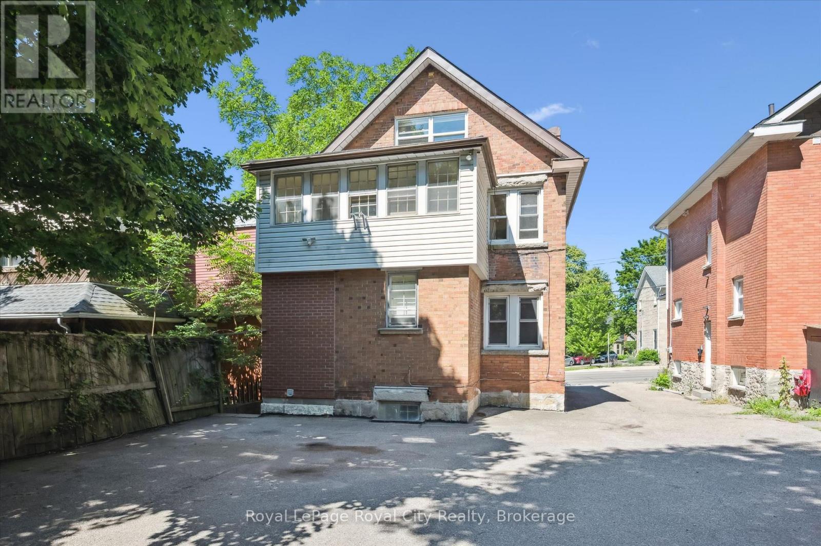 












33 ERAMOSA ROAD

,
Guelph (St. George's),




Ontario
N1E2L4

