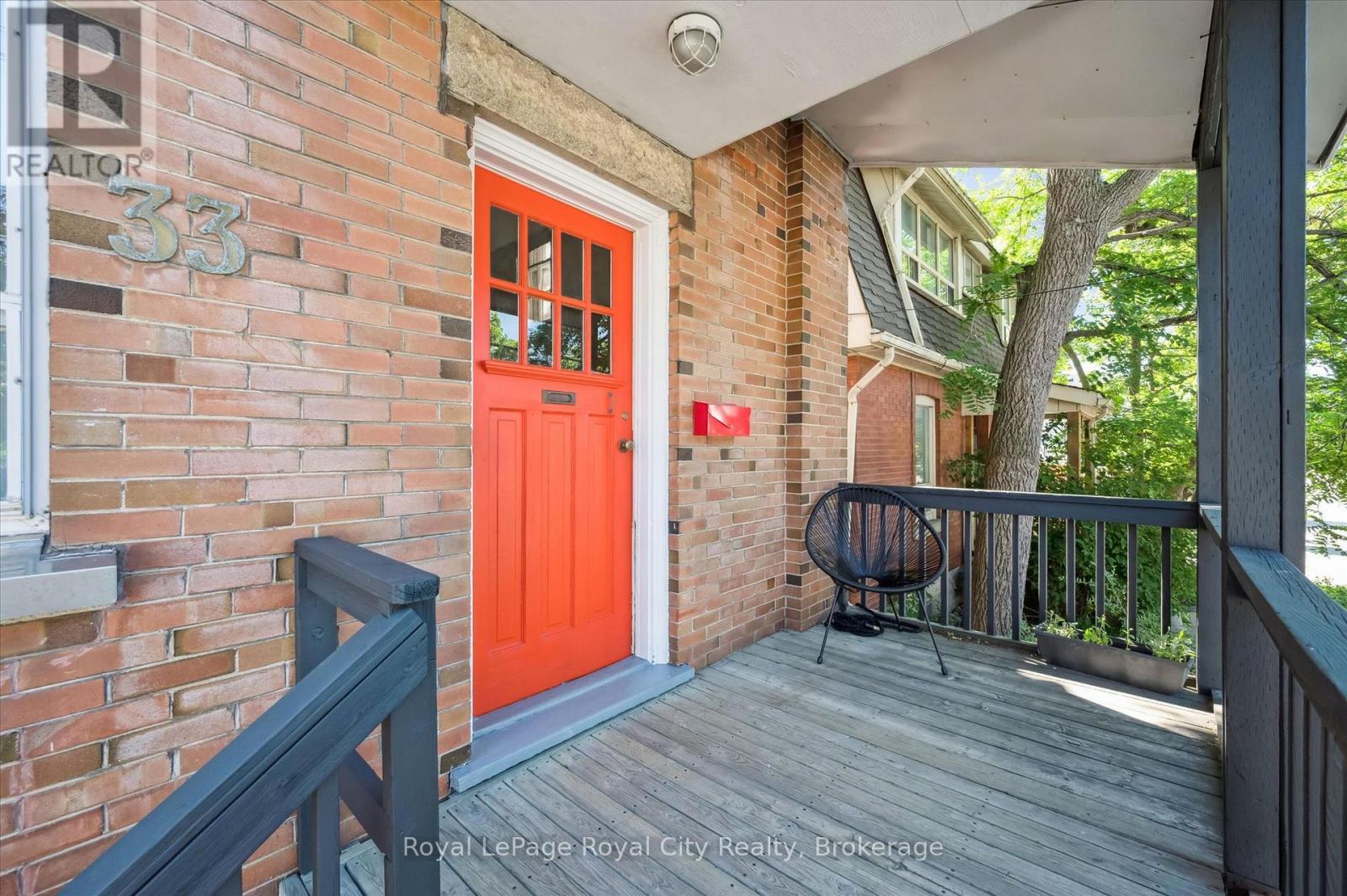 












33 ERAMOSA ROAD

,
Guelph (St. George's),




Ontario
N1E2L4

