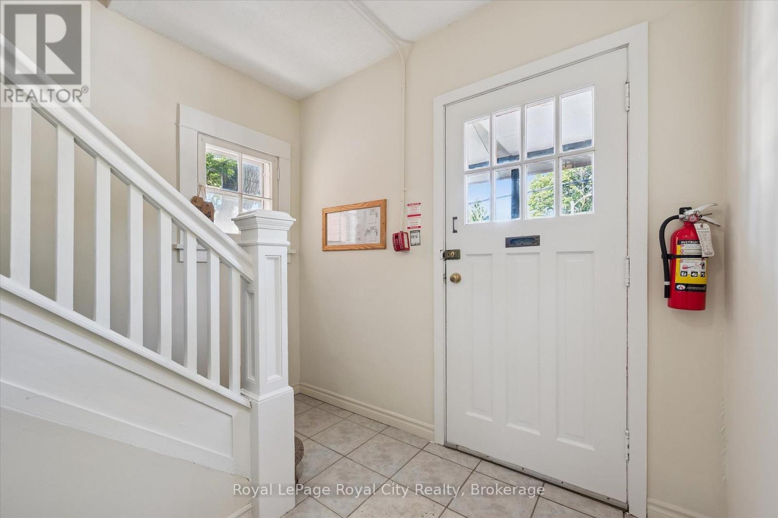 












33 ERAMOSA ROAD

,
Guelph (St. George's),




Ontario
N1E2L4

