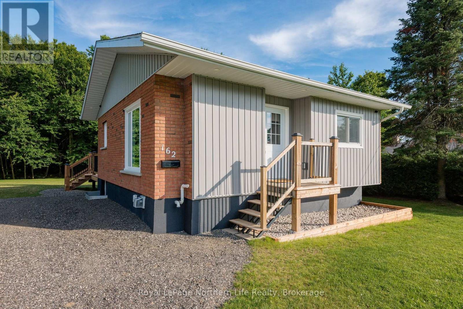 












162 FRANCIS AVENUE

,
North Bay (Airport),




Ontario
P1C1B2

