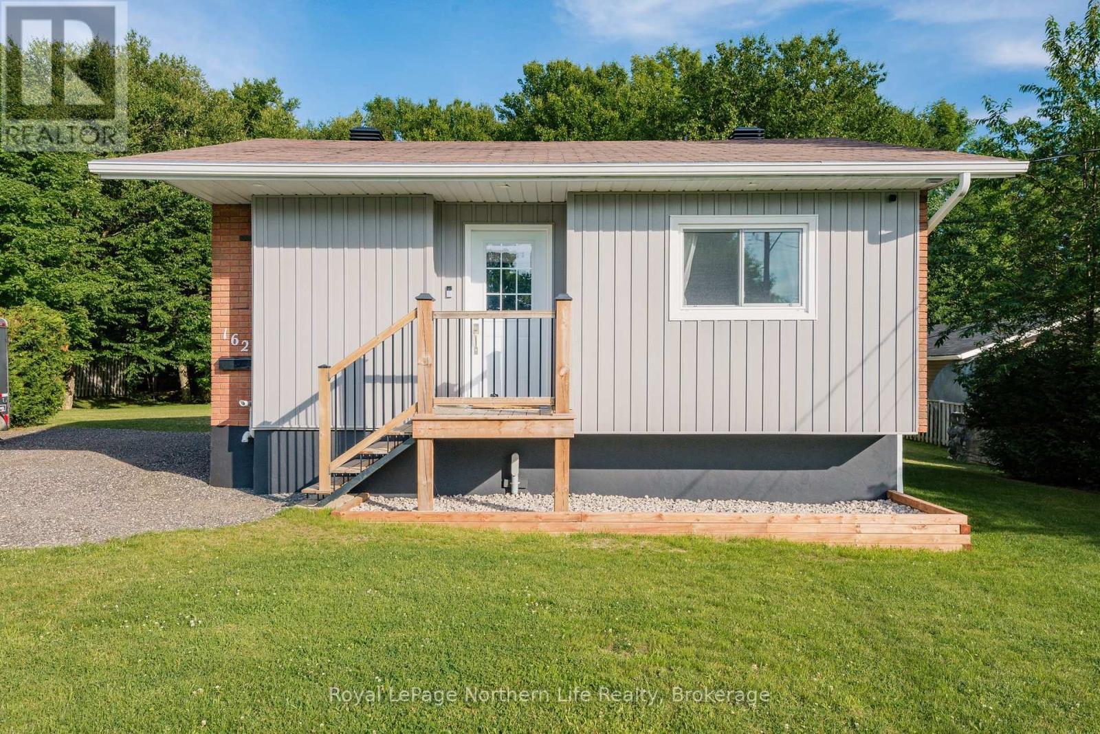 












162 FRANCIS AVENUE

,
North Bay (Airport),




Ontario
P1C1B2

