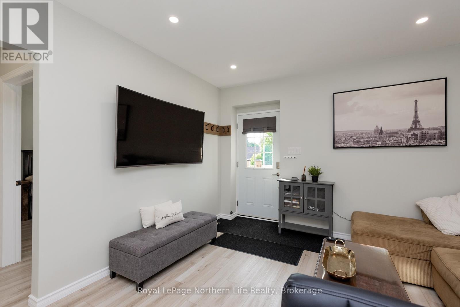












162 FRANCIS AVENUE

,
North Bay (Airport),




Ontario
P1C1B2

