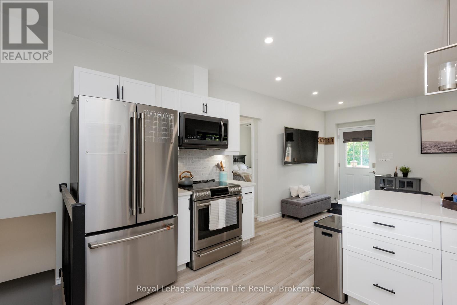 












162 FRANCIS AVENUE

,
North Bay (Airport),




Ontario
P1C1B2


