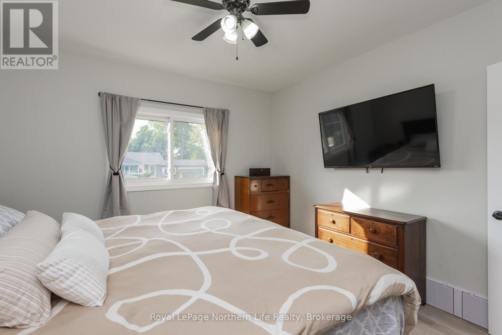 












162 FRANCIS AVENUE

,
North Bay (Airport),




Ontario
P1C1B2

