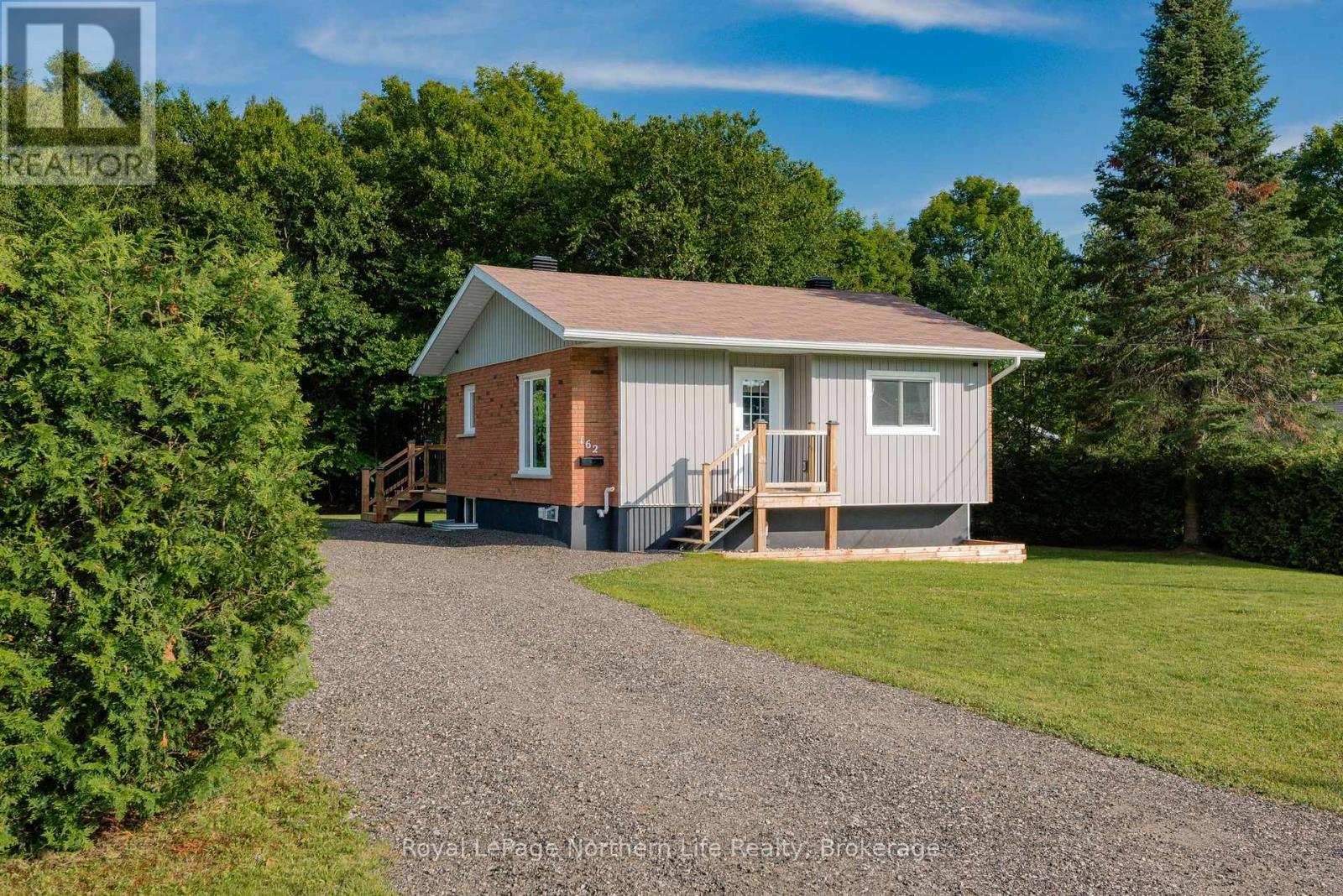 












162 FRANCIS AVENUE

,
North Bay (Airport),




Ontario
P1C1B2

