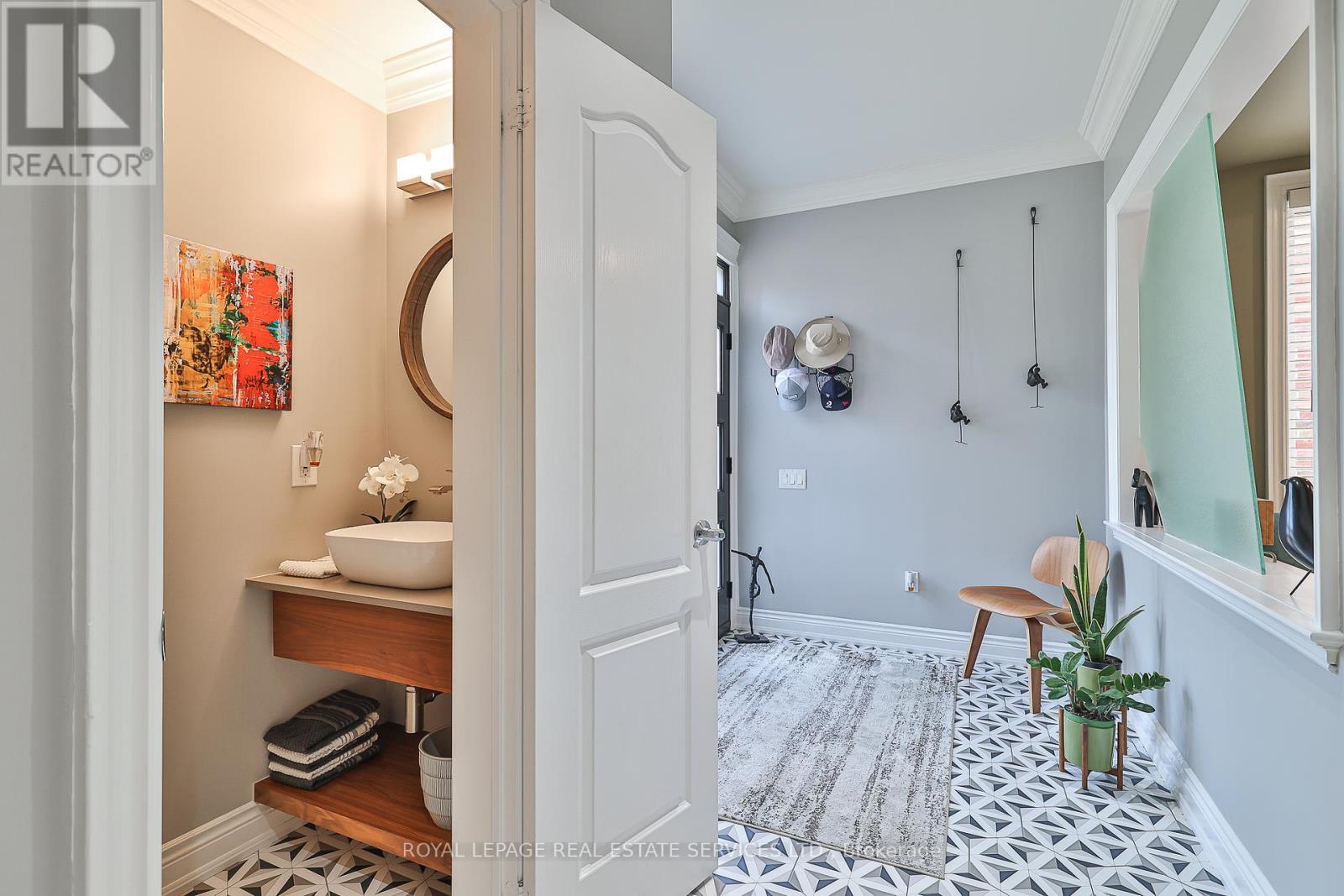 












116 WESTBURY COURT

,
Richmond Hill,




Ontario
L4S2L3

