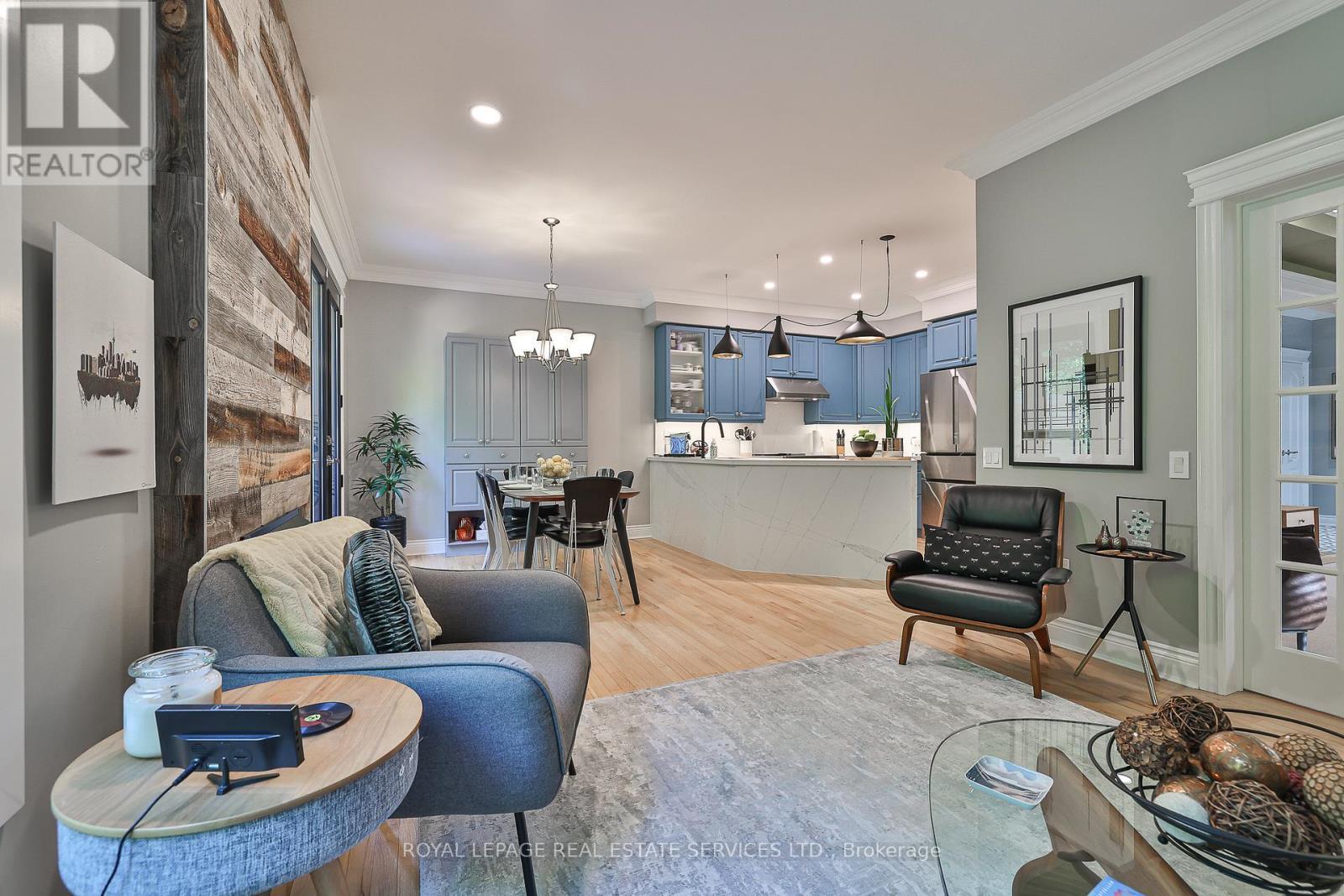 












116 WESTBURY COURT

,
Richmond Hill,




Ontario
L4S2L3

