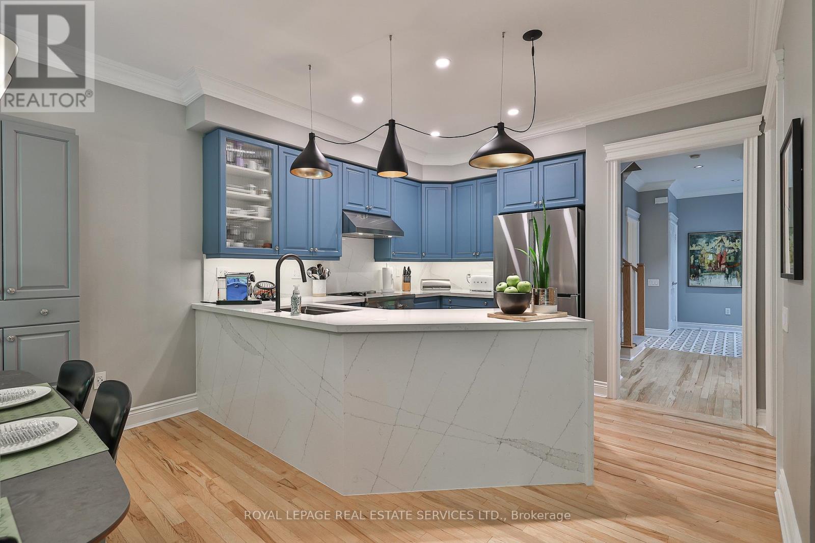












116 WESTBURY COURT

,
Richmond Hill,




Ontario
L4S2L3


