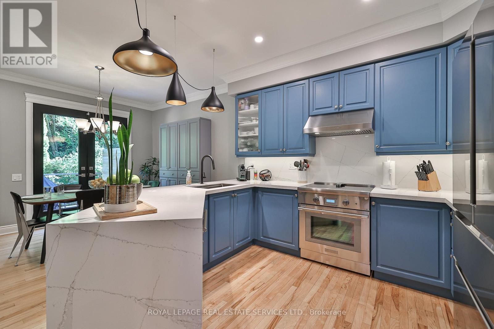 












116 WESTBURY COURT

,
Richmond Hill,




Ontario
L4S2L3

