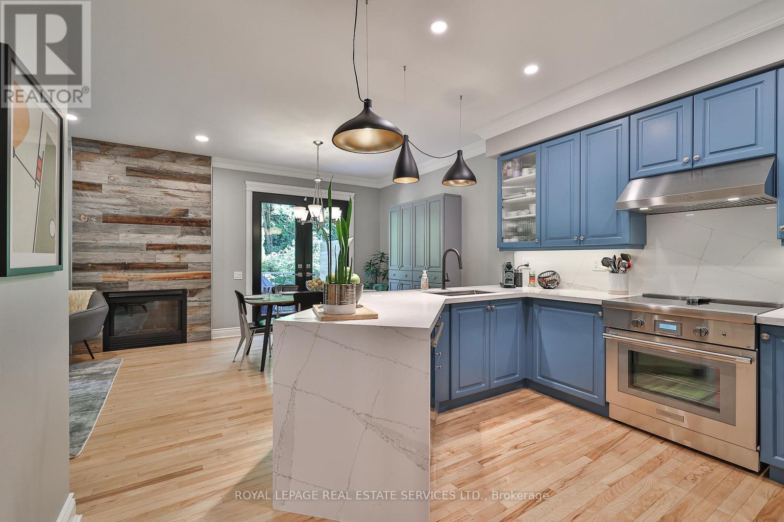 












116 WESTBURY COURT

,
Richmond Hill,




Ontario
L4S2L3

