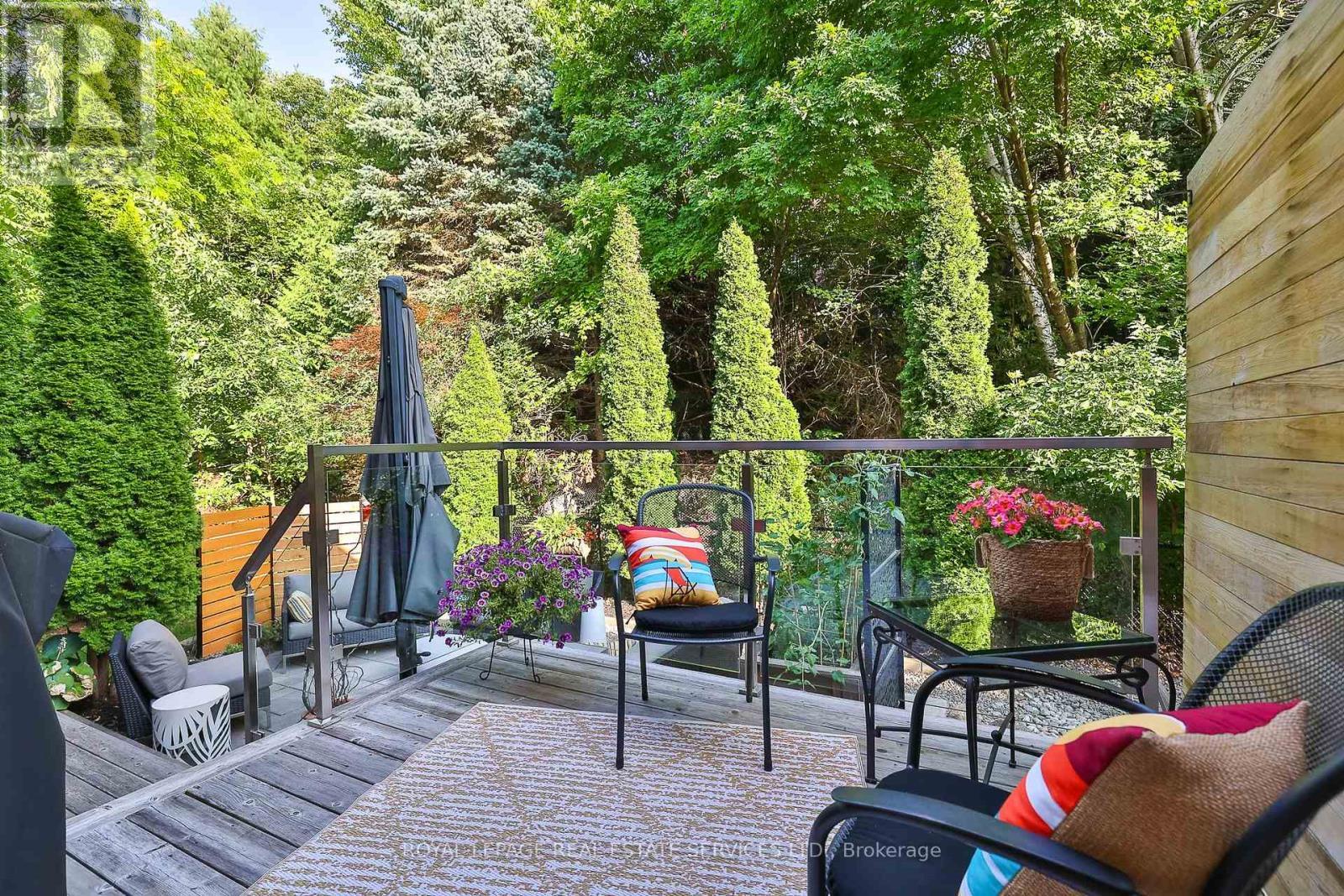 












116 WESTBURY COURT

,
Richmond Hill,




Ontario
L4S2L3

