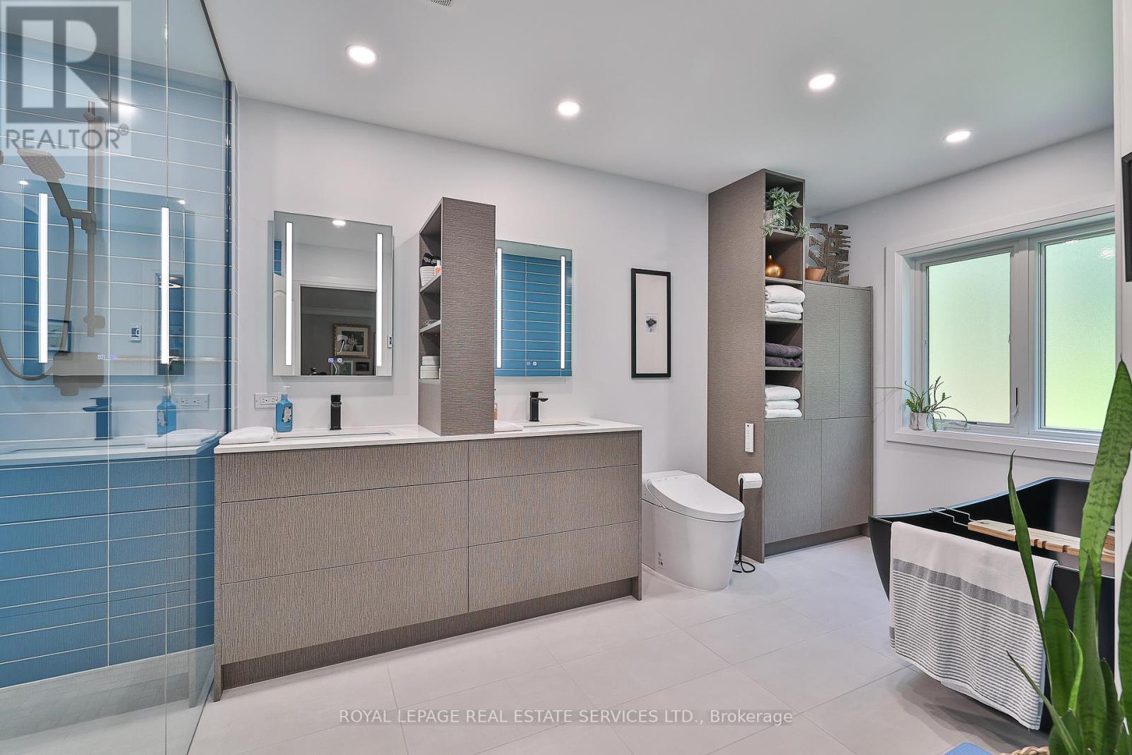 












116 WESTBURY COURT

,
Richmond Hill,




Ontario
L4S2L3

