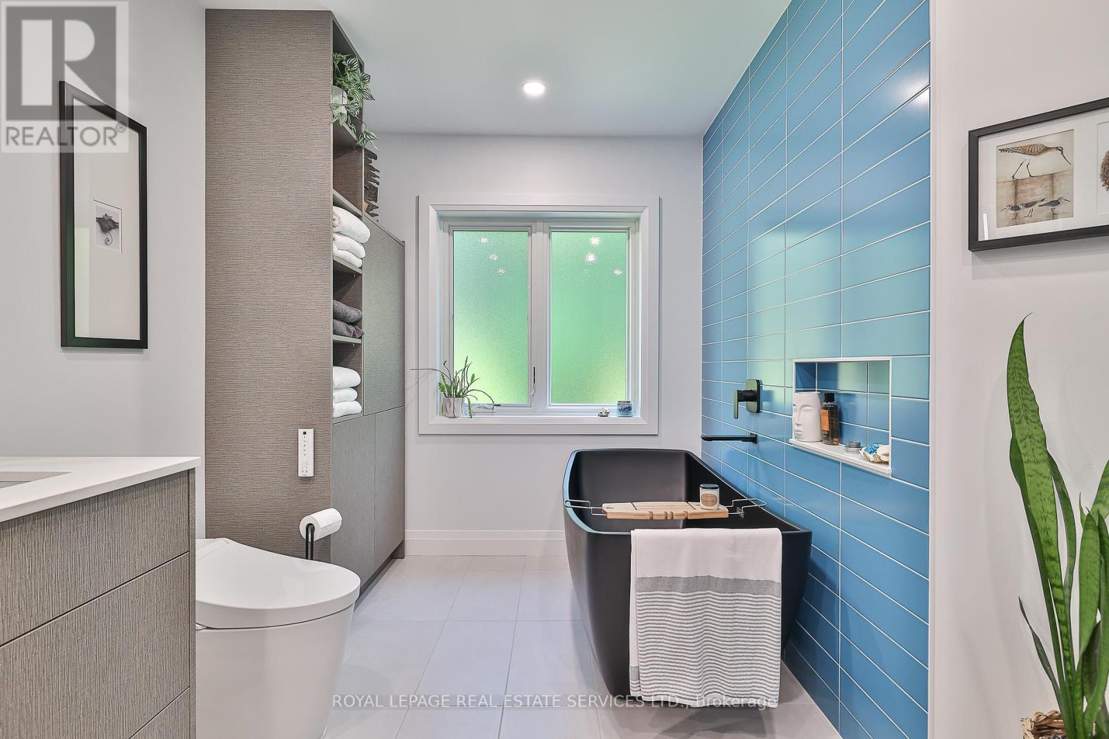 












116 WESTBURY COURT

,
Richmond Hill,




Ontario
L4S2L3

