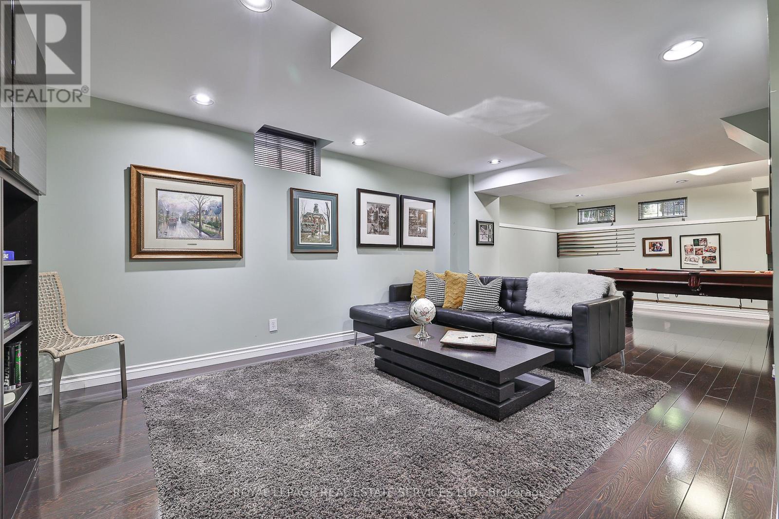 












116 WESTBURY COURT

,
Richmond Hill,




Ontario
L4S2L3


