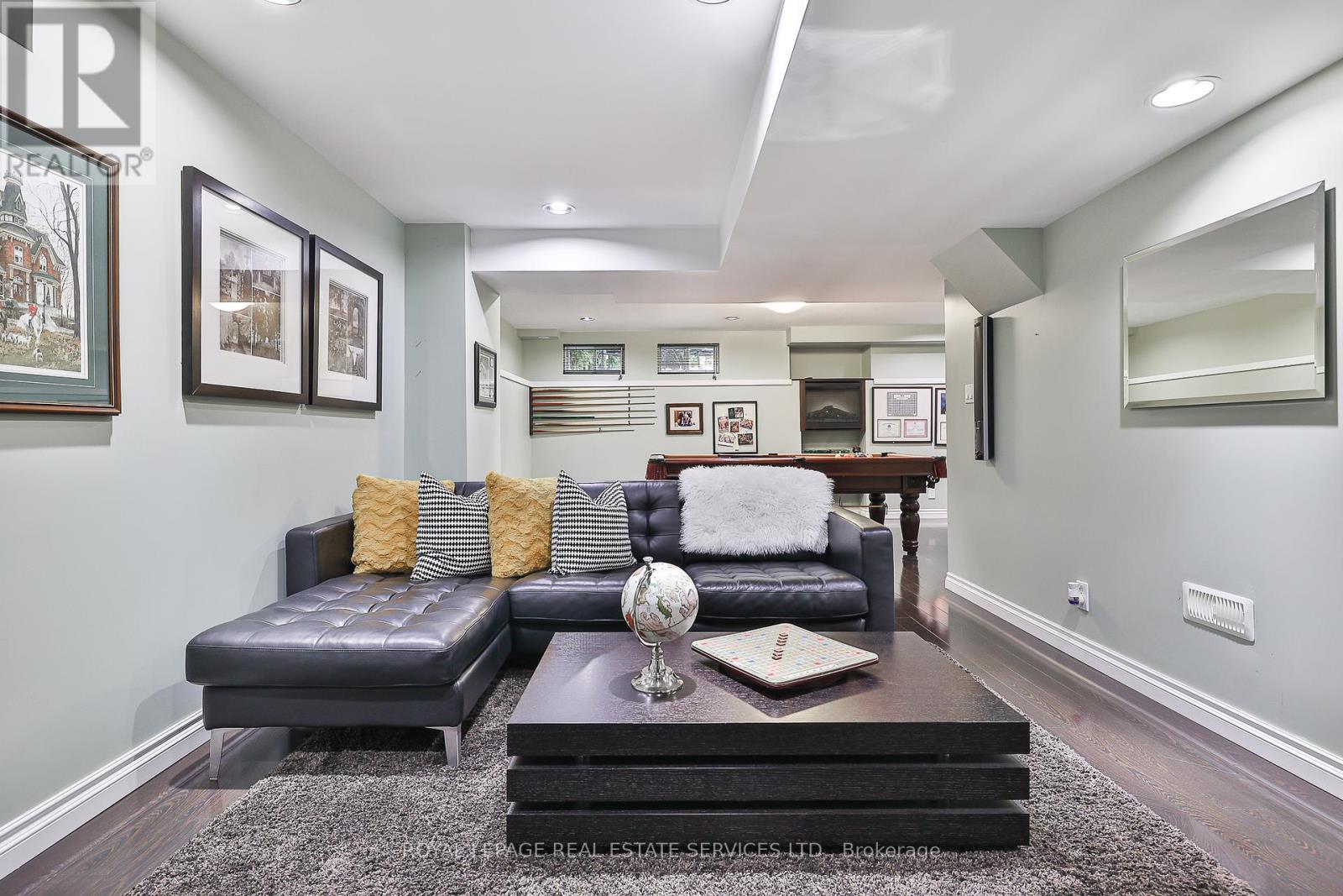 












116 WESTBURY COURT

,
Richmond Hill,




Ontario
L4S2L3

