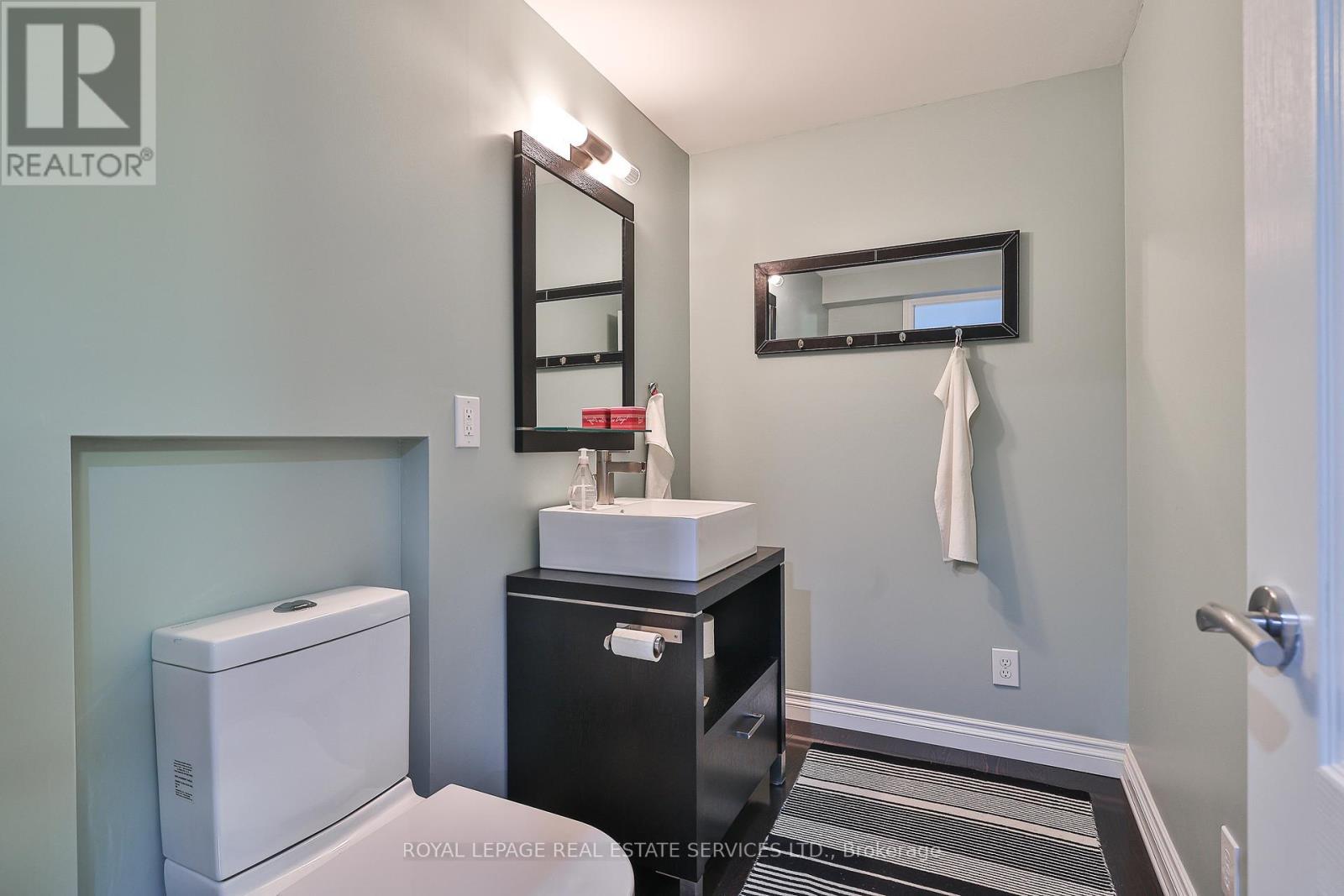 












116 WESTBURY COURT

,
Richmond Hill,




Ontario
L4S2L3

