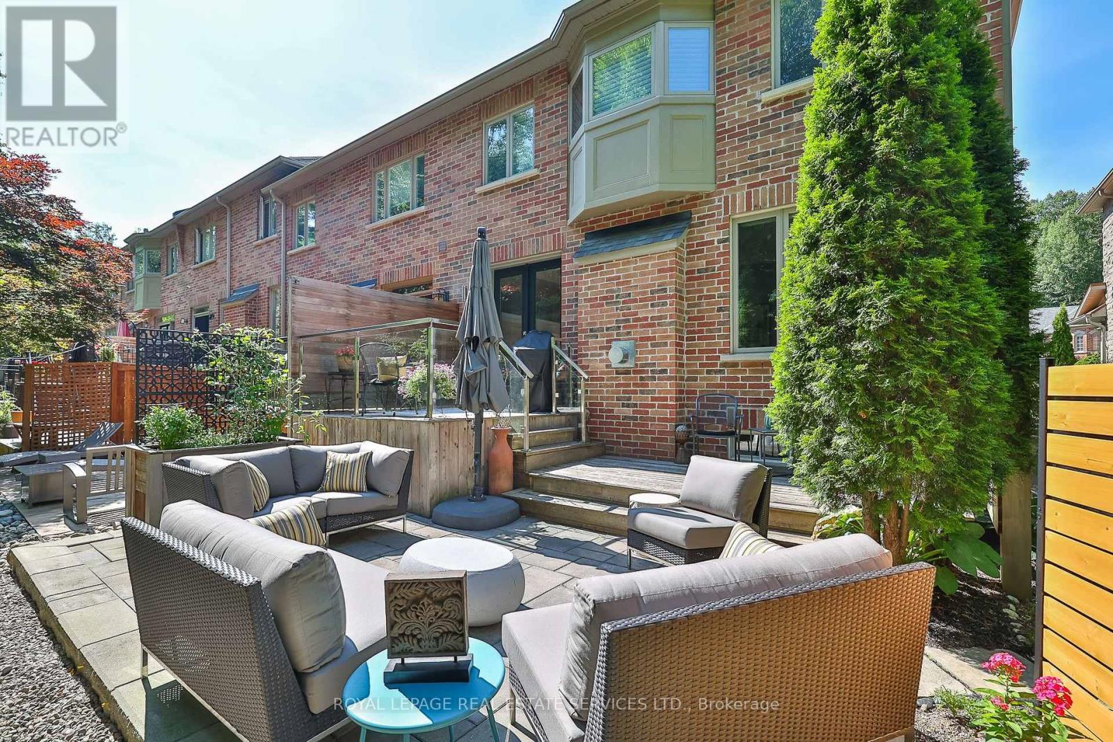 












116 WESTBURY COURT

,
Richmond Hill,




Ontario
L4S2L3

