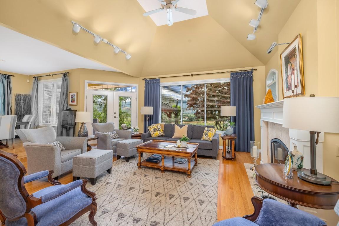 









803


Shantz

Road,
Vernon,




BC
V1T 8J8

