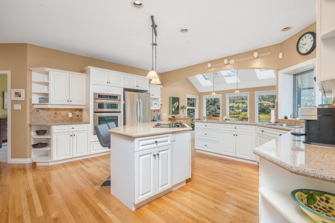 









803


Shantz

Road,
Vernon,




BC
V1T 8J8

