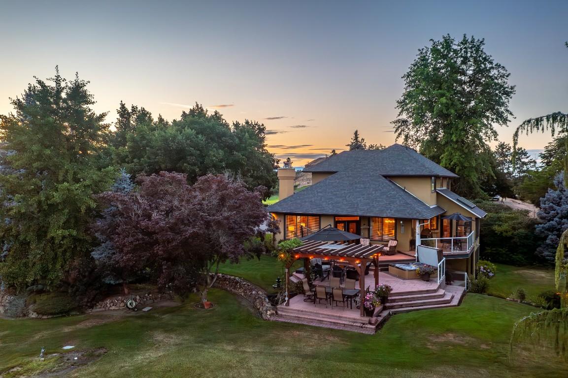 









803


Shantz

Road,
Vernon,




BC
V1T 8J8

