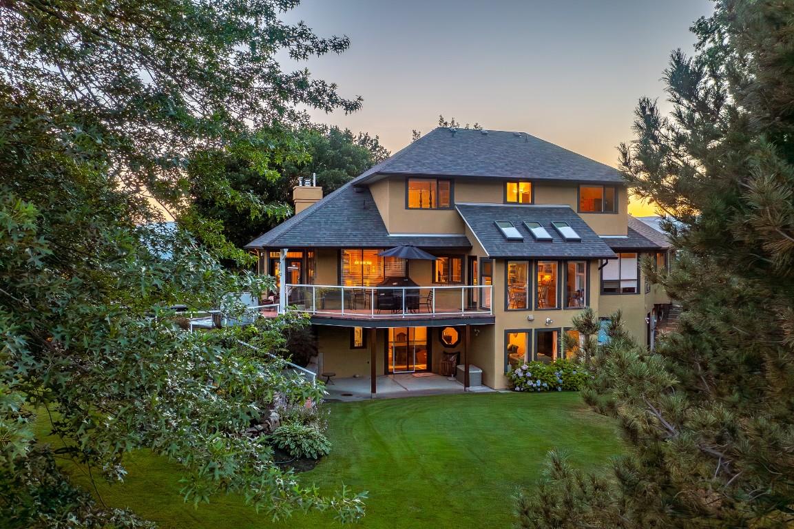 









803


Shantz

Road,
Vernon,




BC
V1T 8J8

