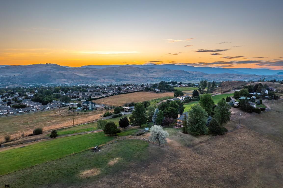 









803


Shantz

Road,
Vernon,




BC
V1T 8J8

