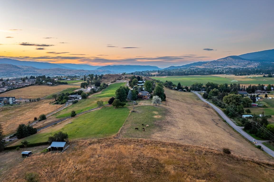 









803


Shantz

Road,
Vernon,




BC
V1T 8J8

