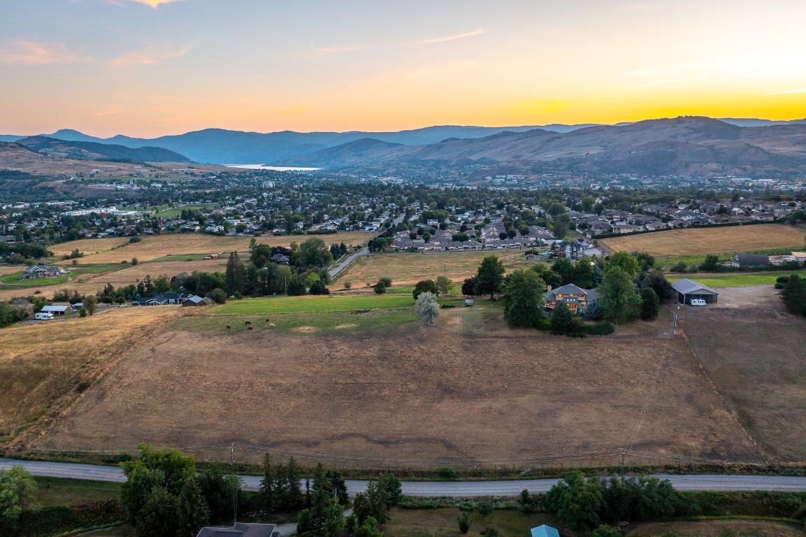 









803


Shantz

Road,
Vernon,




BC
V1T 8J8

