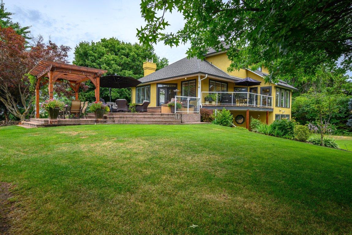 









803


Shantz

Road,
Vernon,




BC
V1T 8J8

