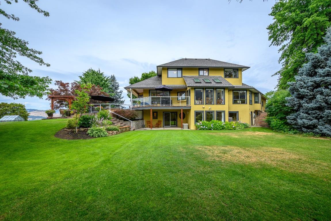 









803


Shantz

Road,
Vernon,




BC
V1T 8J8

