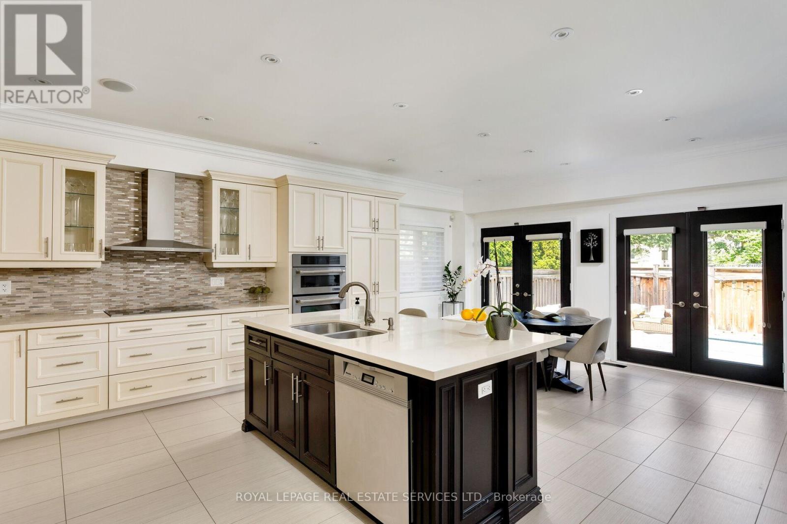












3456 LIPTAY AVENUE

,
Oakville,




Ontario
L6M0M7

