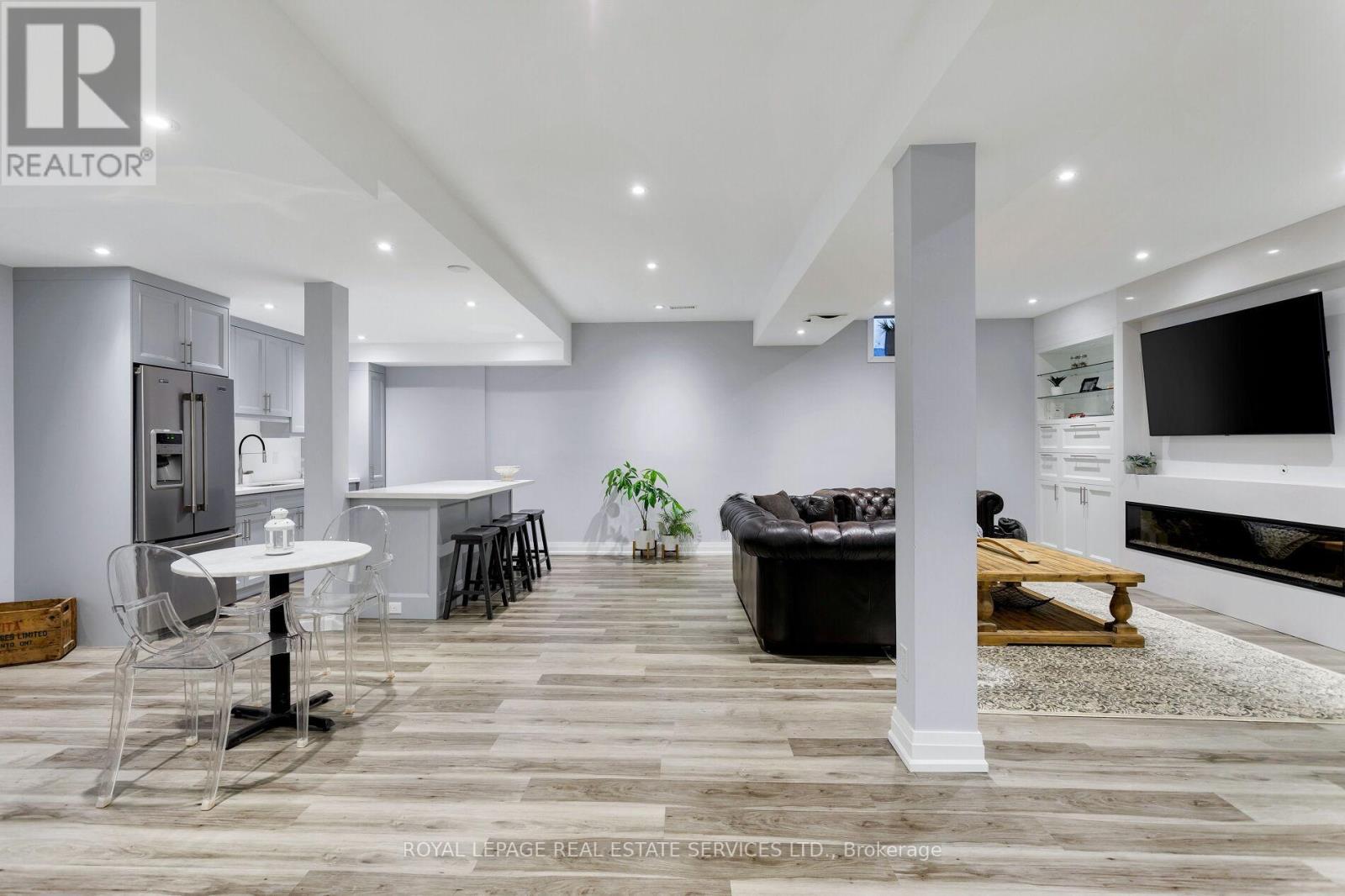












3456 LIPTAY AVENUE

,
Oakville,




Ontario
L6M0M7

