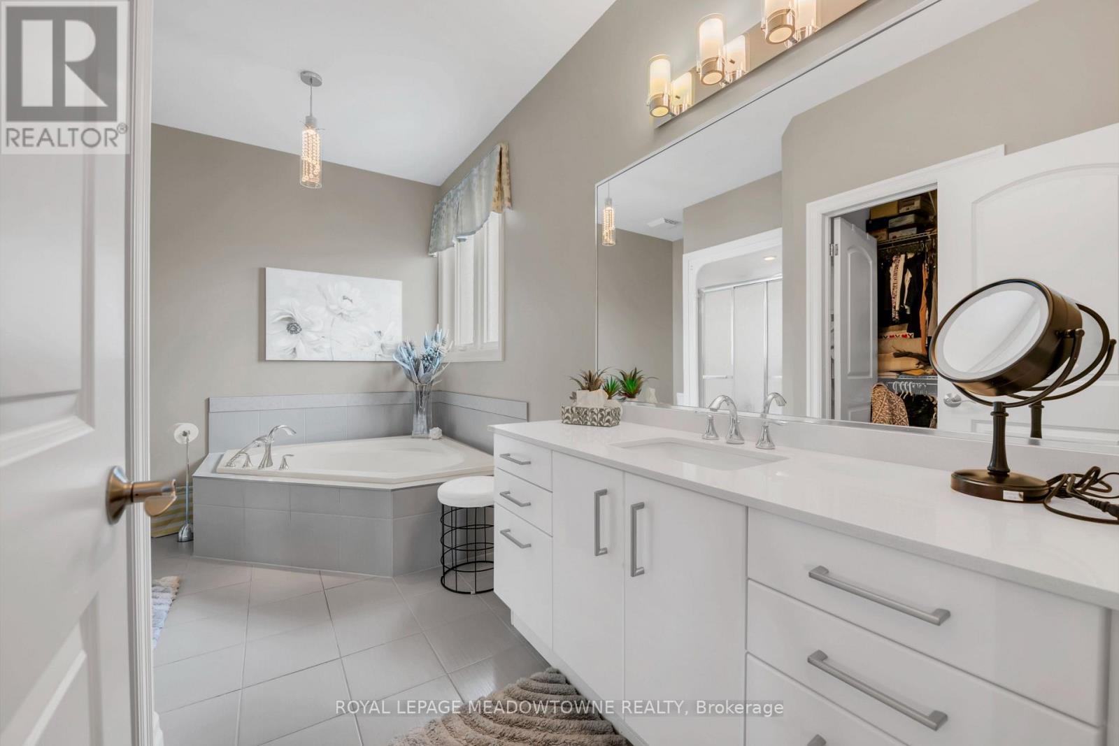












308 CREEKSIDE DRIVE

,
Welland,




Ontario
L3C0B6

