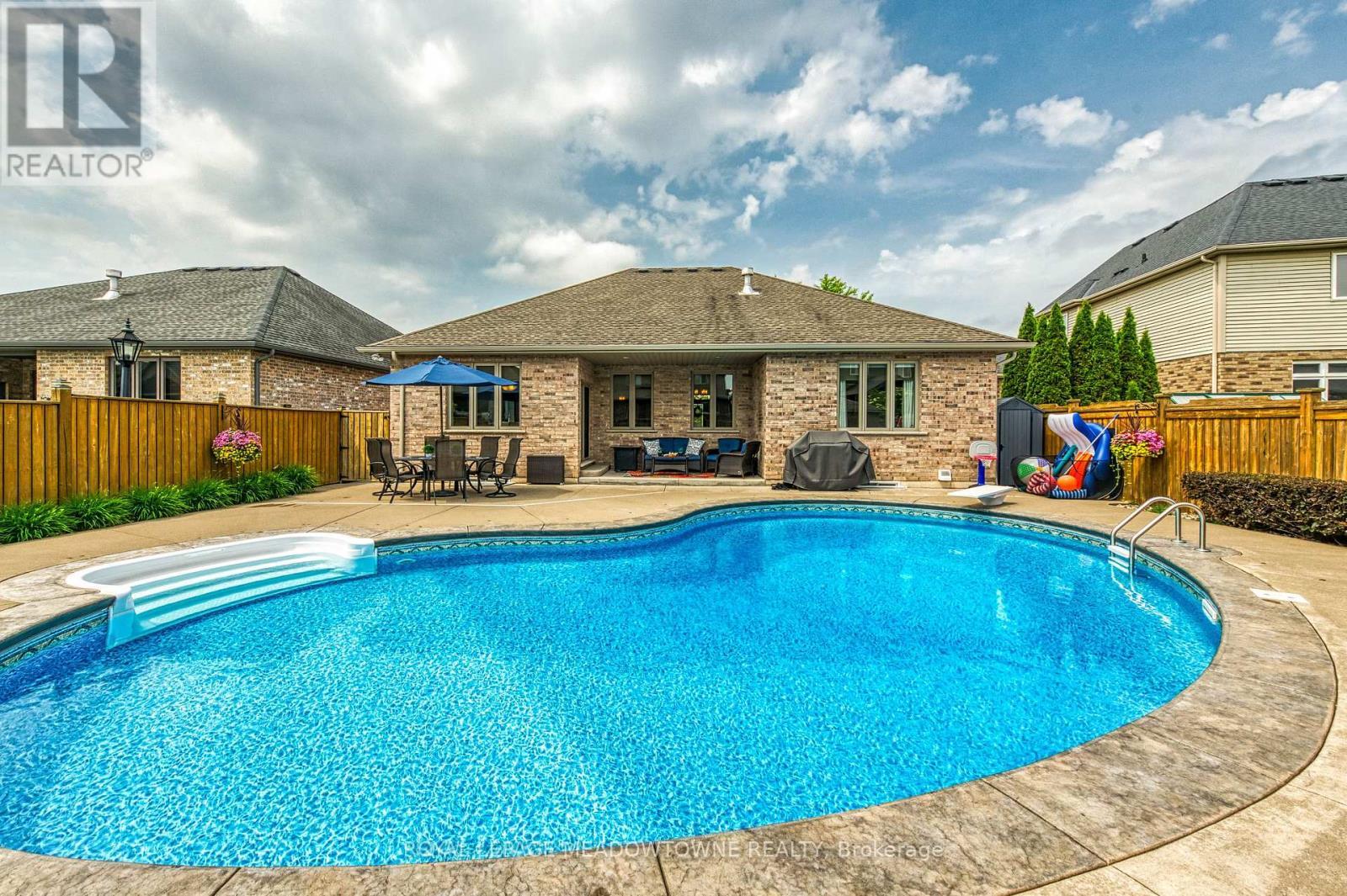 












308 CREEKSIDE DRIVE

,
Welland,




Ontario
L3C0B6

